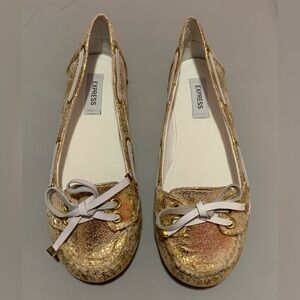 NWOT. Express Metallic Gold Loafers with Bow